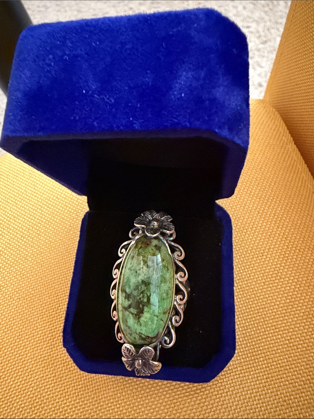 Vintage 925 CFJ Sterling  Thailand Olive Green Stone Silver-Accent Women's Ring